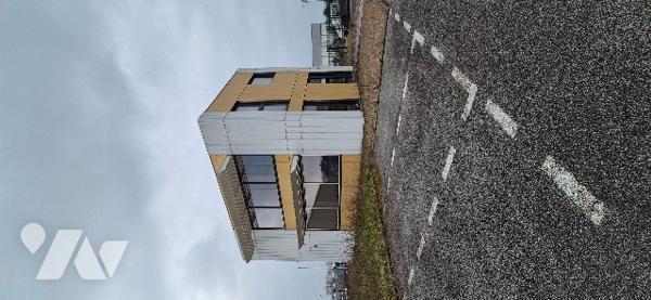 Entrepôt et bureaux à vendre à CHERRE