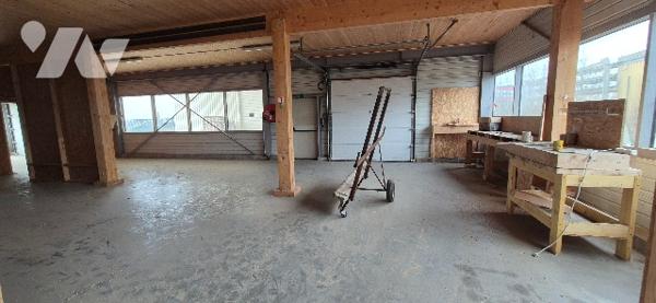 Entrepôt et bureaux à vendre à CHERRE