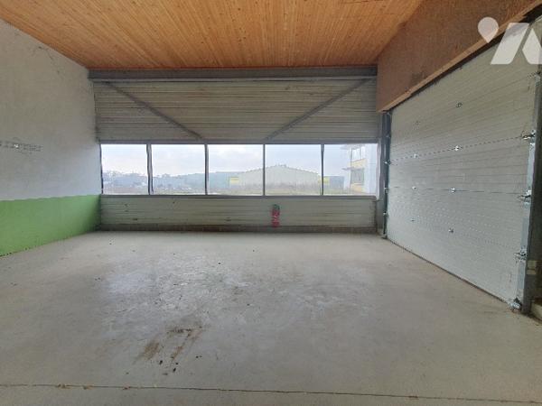 Entrepôt et bureaux à vendre à CHERRE