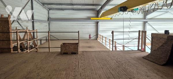 Entrepôt et bureaux à vendre à CHERRE