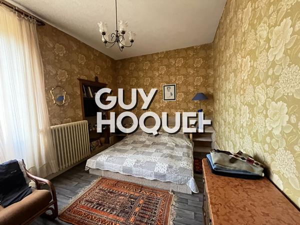 Grande bâtisse de caractère avec jardin, garages et fort potentiel à Toulon Sur Arroux