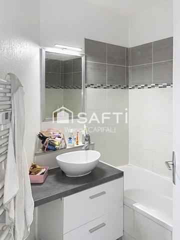 Coup de cœur ! T3 avec terrasse, climatisation et parking privatif à deux pas de la mer !