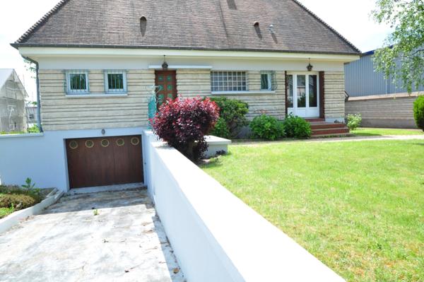 Maison à vendre 7 pièces SARAN (45)d'environ 140m² sur un terrain de 1685m² avec sous-sol et dépendance