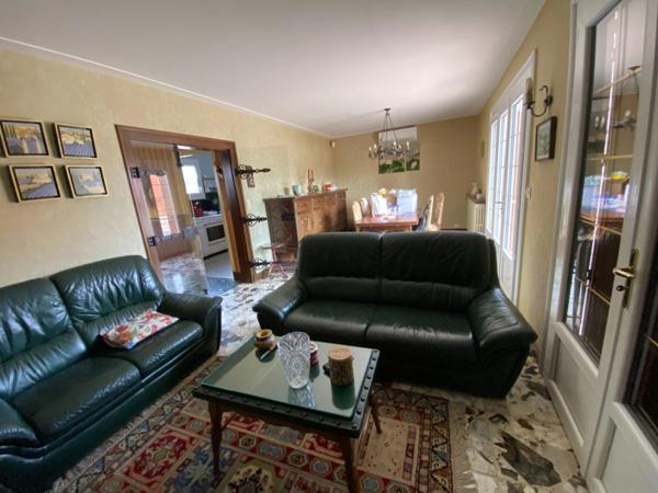 Maison à vendre 7 pièces SARAN (45)d'environ 140m² sur un terrain de 1685m² avec sous-sol et dépendance