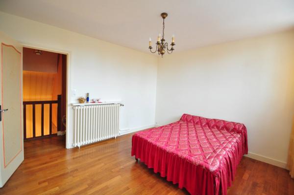 Maison à vendre 7 pièces SARAN (45)d'environ 140m² sur un terrain de 1685m² avec sous-sol et dépendance