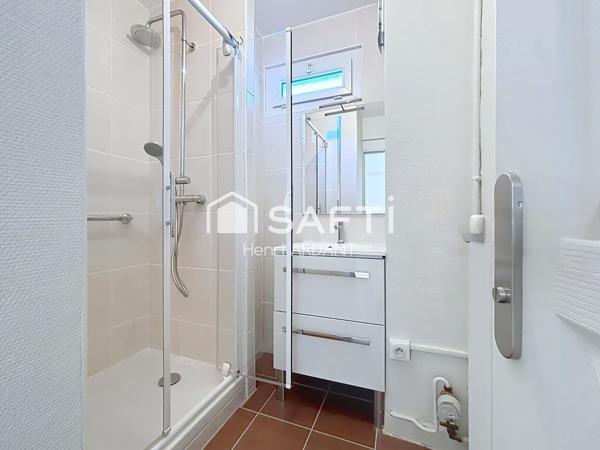 Place des CARMES : Appartement trois pièces, refait à neuf ! ASCENSEUR