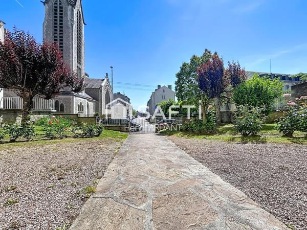 Place des CARMES : Appartement trois pièces, refait à neuf ! ASCENSEUR