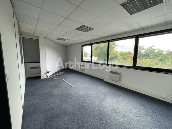 Bureaux à louer à Villeneuve d'Ascq plateau privatif et parking privatif