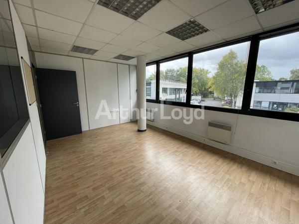 Bureaux à louer à Villeneuve d'Ascq plateau privatif et parking privatif
