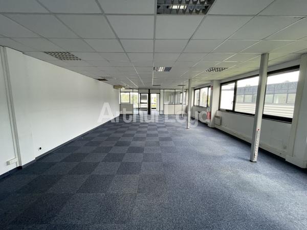 Bureaux à louer à Villeneuve d'Ascq plateau privatif et parking privatif