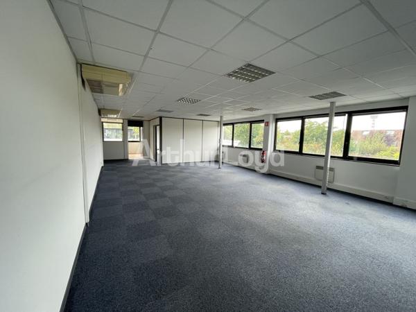 Bureaux à louer à Villeneuve d'Ascq plateau privatif et parking privatif