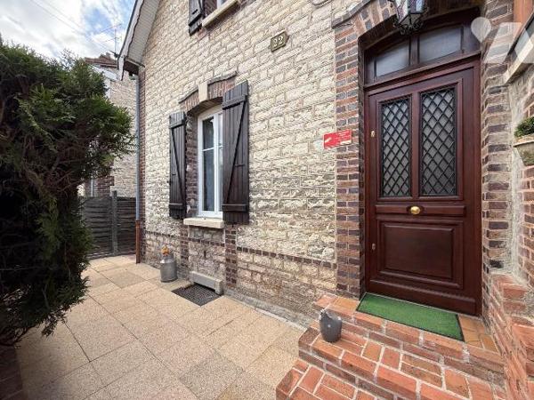 Maison à vendre à Sainte-Savine (10300) - Aube (10)

Maison mitoyenne d'un côté d'une surface...