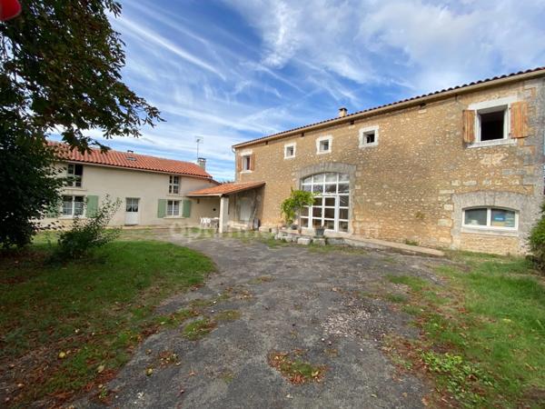 Bunzac - Ensemble immobilier avec gîte et maison principale