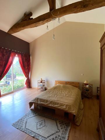 Bunzac - Ensemble immobilier avec gîte et maison principale