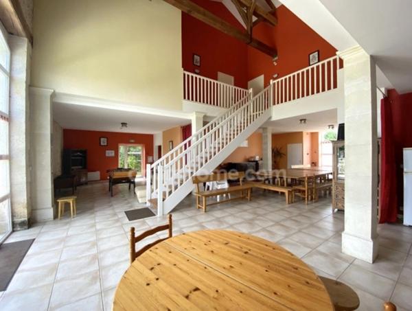 Bunzac - Ensemble immobilier avec gîte et maison principale