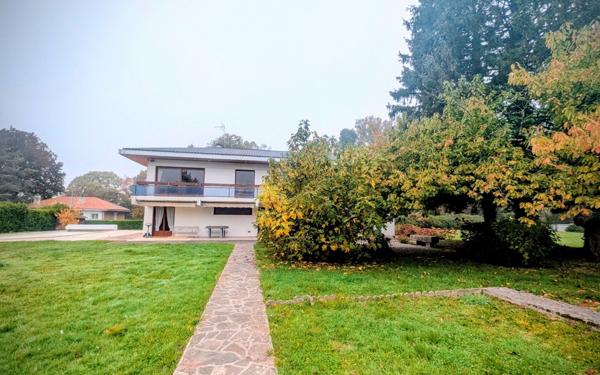 Maison à vendre    6 pièces • 221 m2 Bourg-en-Bresse