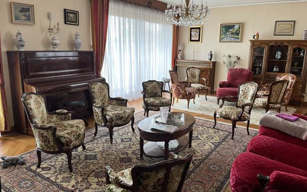 Maison à vendre    6 pièces • 221 m2 Bourg-en-Bresse