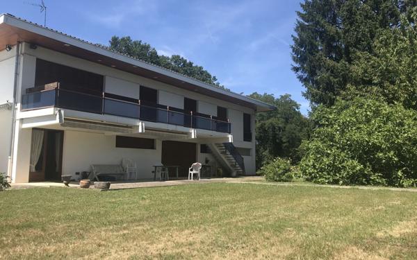 Maison à vendre    6 pièces • 221 m2 Bourg-en-Bresse