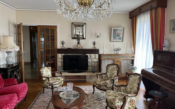 Maison à vendre    6 pièces • 221 m2 Bourg-en-Bresse