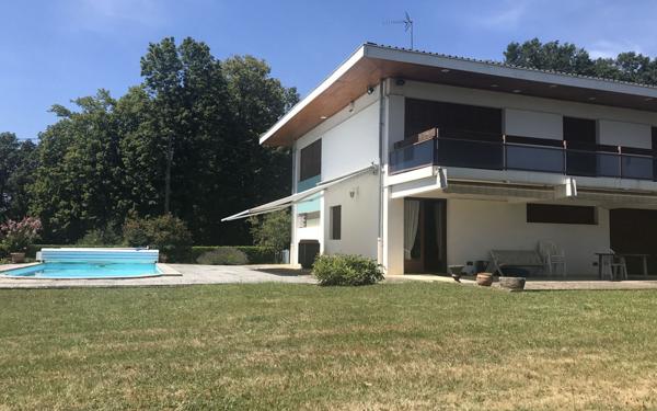 Maison à vendre    6 pièces • 221 m2 Bourg-en-Bresse