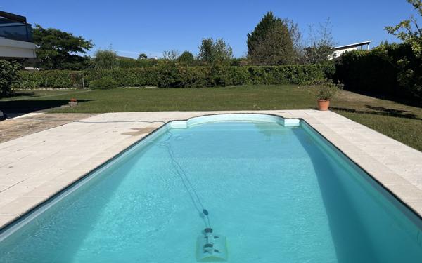 Maison à vendre    6 pièces • 221 m2 Bourg-en-Bresse