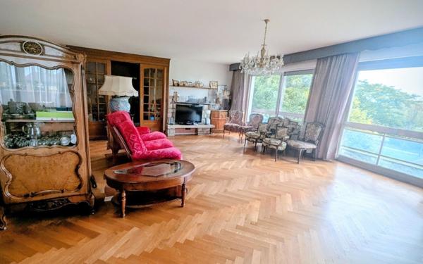 Maison à vendre    6 pièces • 221 m2 Bourg-en-Bresse