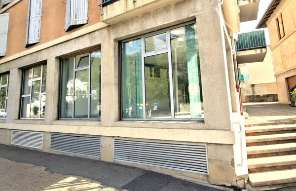 Emplacement N°1 — Local professionnel / Bureau de 67 m² avec double vitrine  Boulevard Victor Hugo à louer DIGNE LES BAINS (04)