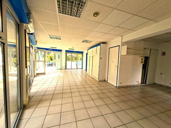 Emplacement N°1 — Local professionnel / Bureau de 67 m² avec double vitrine  Boulevard Victor Hugo à louer DIGNE LES BAINS (04)
