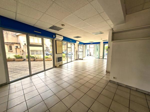 Emplacement N°1 — Local professionnel / Bureau de 67 m² avec double vitrine  Boulevard Victor Hugo à louer DIGNE LES BAINS (04)