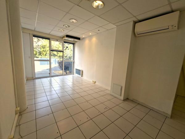 Emplacement N°1 — Local professionnel / Bureau de 67 m² avec double vitrine  Boulevard Victor Hugo à louer DIGNE LES BAINS (04)