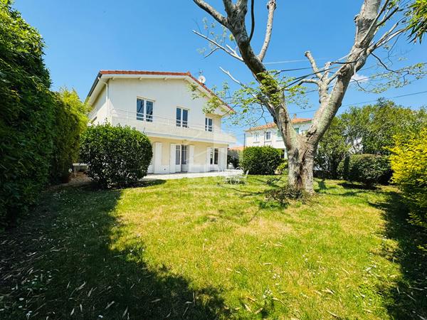ROYAN  bel emplacement entre Marché central et plages