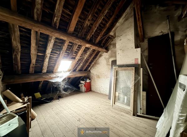 Coulommiers (77120) LOCAL COMMERCIAL 90 m² ENVIRON avec studio.