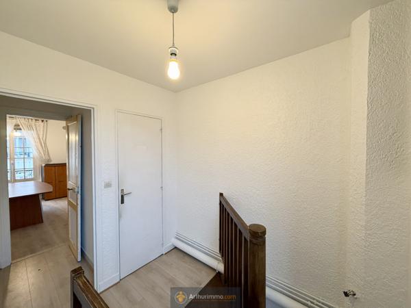 Coulommiers (77120) LOCAL COMMERCIAL 90 m² ENVIRON avec studio.