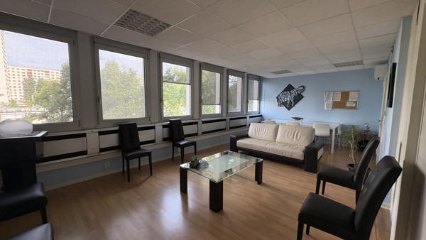 Plateau de bureaux au pied de la gare d'Orléans - A VENDRE 287 m2 (lumineux et accessible aux personnes à mobilité réduite) !!
