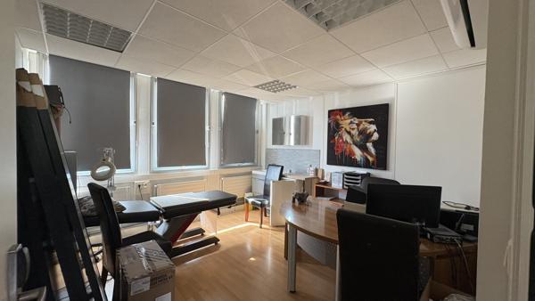 Plateau de bureaux au pied de la gare d'Orléans - A VENDRE 287 m2 (lumineux et accessible aux personnes à mobilité réduite) !!