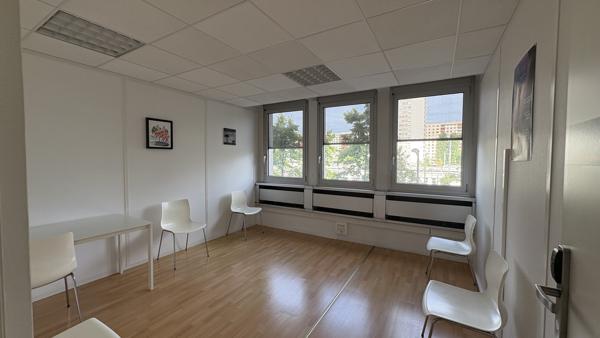 Plateau de bureaux au pied de la gare d'Orléans - A VENDRE 287 m2 (lumineux et accessible aux personnes à mobilité réduite) !!