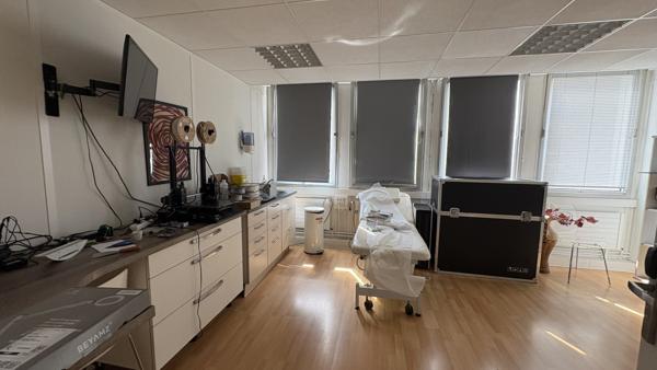 Plateau de bureaux au pied de la gare d'Orléans - A VENDRE 287 m2 (lumineux et accessible aux personnes à mobilité réduite) !!