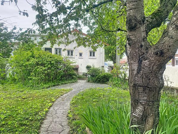 Local commercial Montreuil 142.39 m2