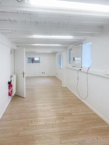 Local commercial Montreuil 142.39 m2
