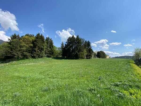 Terrain constructible de 3 680 m² à Puyvalador