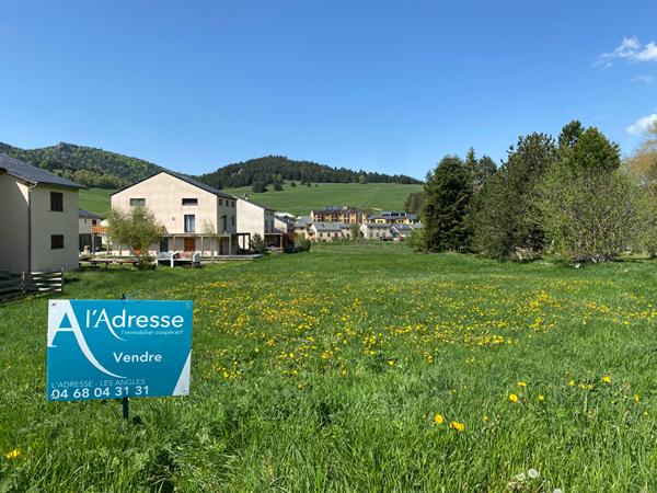 Terrain constructible de 3 680 m² à Puyvalador