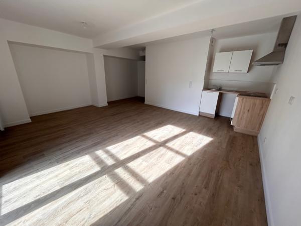 Location Appartement T2 avec balcon - Trois quartiers