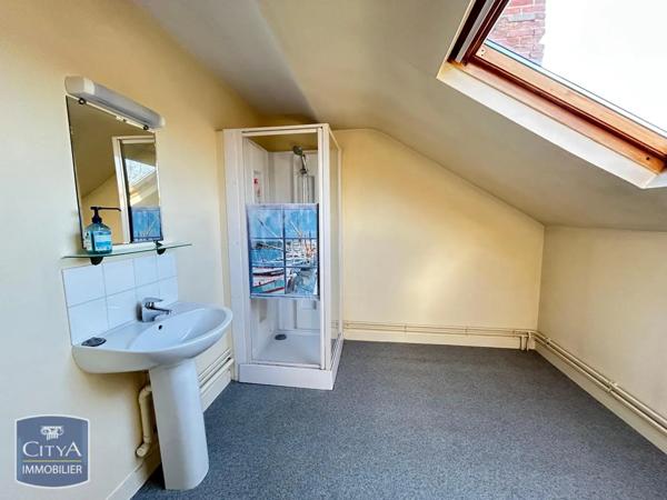 Maison à louer 8 pièces 177.75m²