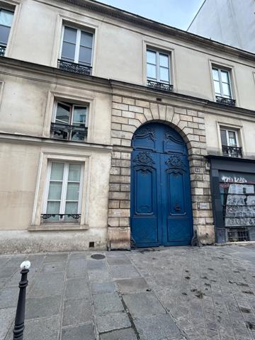 PIECE DE CARACTÈRE — CŒUR DU MARAIS 75003- 20m2 • Cachet d'exception