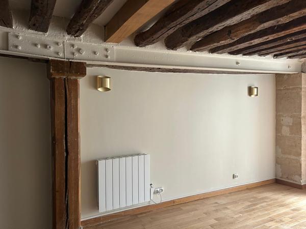 PIECE DE CARACTÈRE — CŒUR DU MARAIS 75003- 20m2 • Cachet d'exception