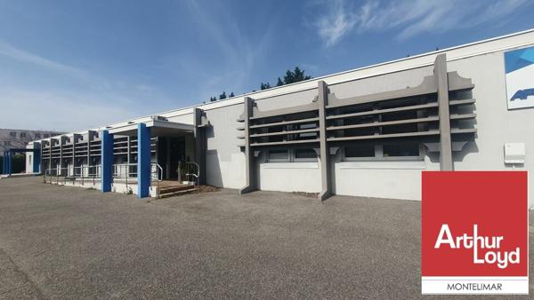 PIERRELATTE - PROCHE CENTRE -VILLE - A LOUER BUREAUX EN RDC DE 240 M2 ENVIRON