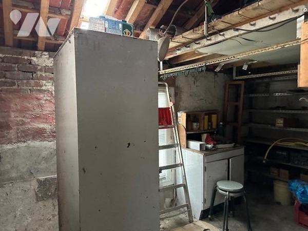 Pavillon de type 4/5 pièces édifiés sur un terrain de 700 m² de terrain (source du cadastre) avec pl