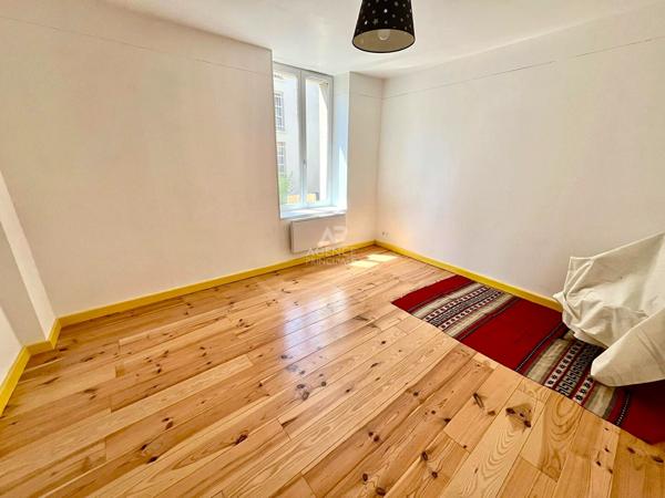 Maison Vaureal 3 pièce(s) 70 m2 259 000 € **  - Référence  2320
