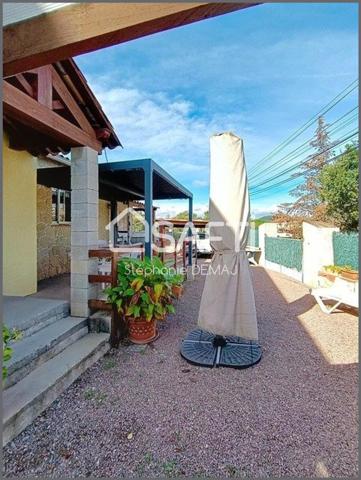 Une propriété chaleureuse, fonctionnelle, et pleine de caractère à découvrir.