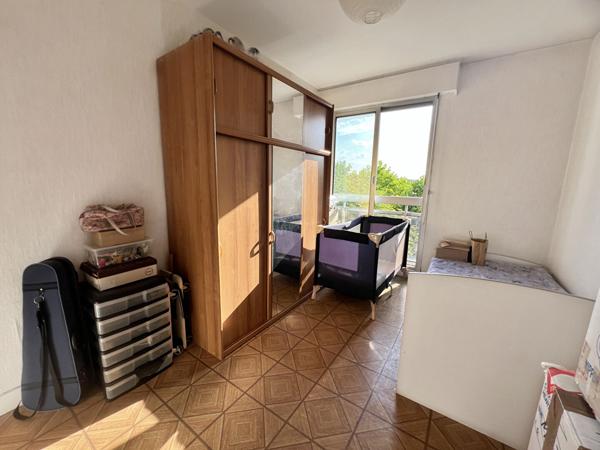 Dernier etage avec balcon et vue degagee - 3 pieces lumineux a La Pie